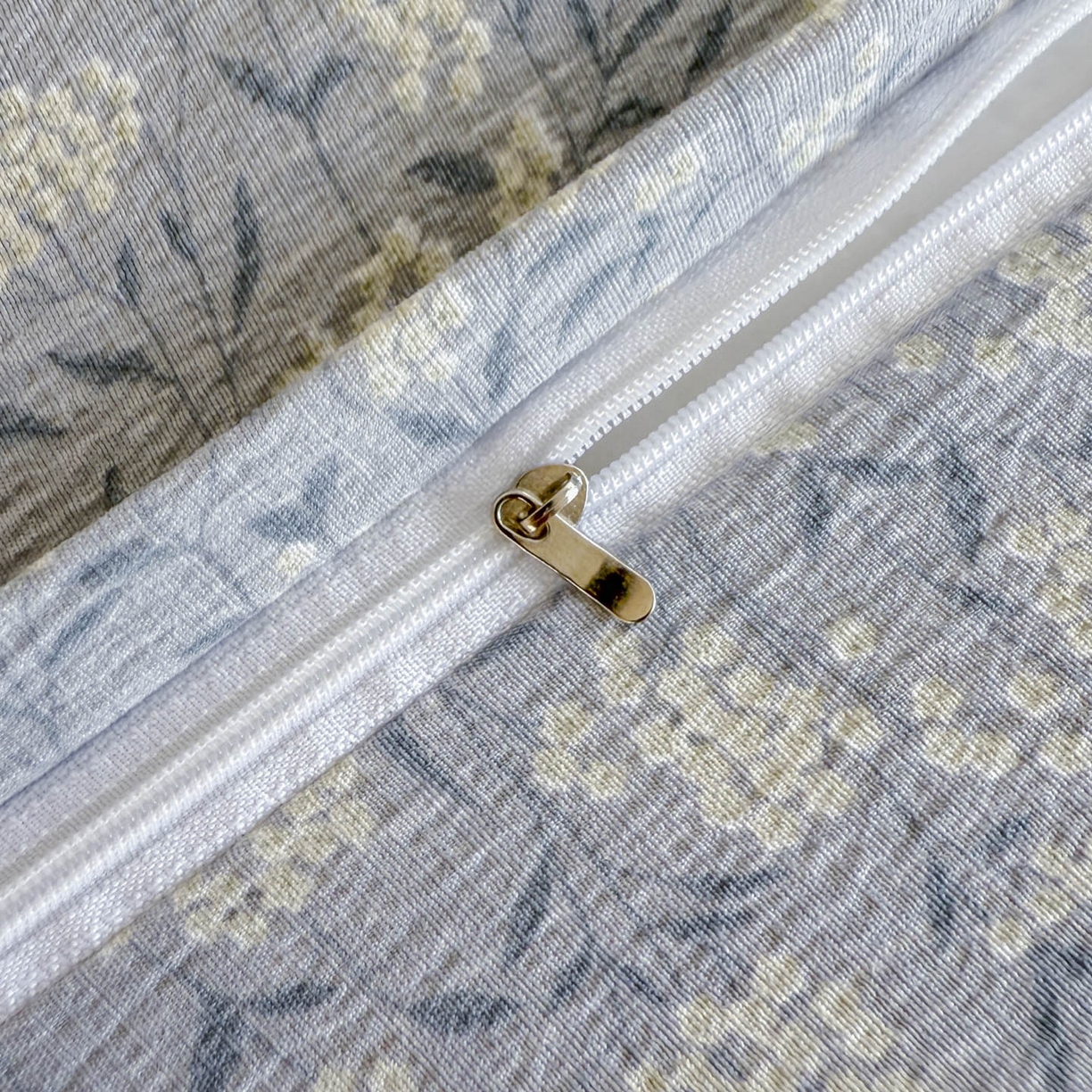 91家纺网 家纺一手货源 找家纺 晚爱家纺（原晚安家居） 2025新款云感双层纱贝壳边三角针工艺卡通小清新小碎花四件套 兰亭序