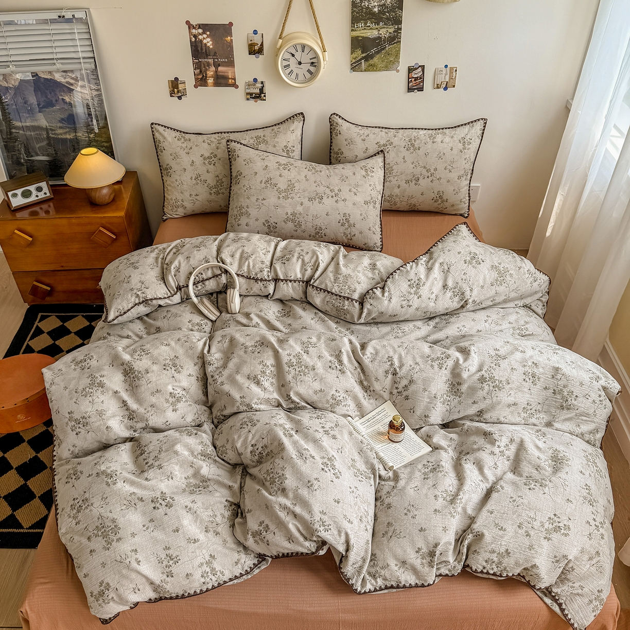 91家纺网 家纺一手货源 找家纺 晚爱家纺（原晚安家居） 2025新款云感双层纱贝壳边三角针工艺卡通小清新小碎花四件套 倾心咖