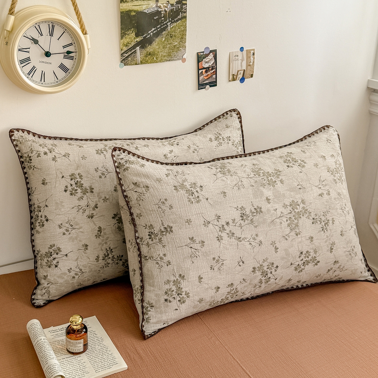 91家纺网 家纺一手货源 找家纺 晚爱家纺（原晚安家居） 2025新款云感双层纱贝壳边三角针工艺卡通小清新小碎花四件套 倾心咖