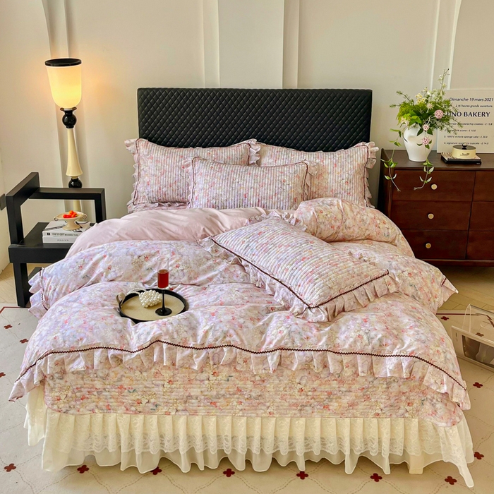 91家纺网 家纺一手货源 找家纺 胜权家纺 2025秋冬新款全棉法式13372数码印花夹棉床盖四件套系列 妙颜粉