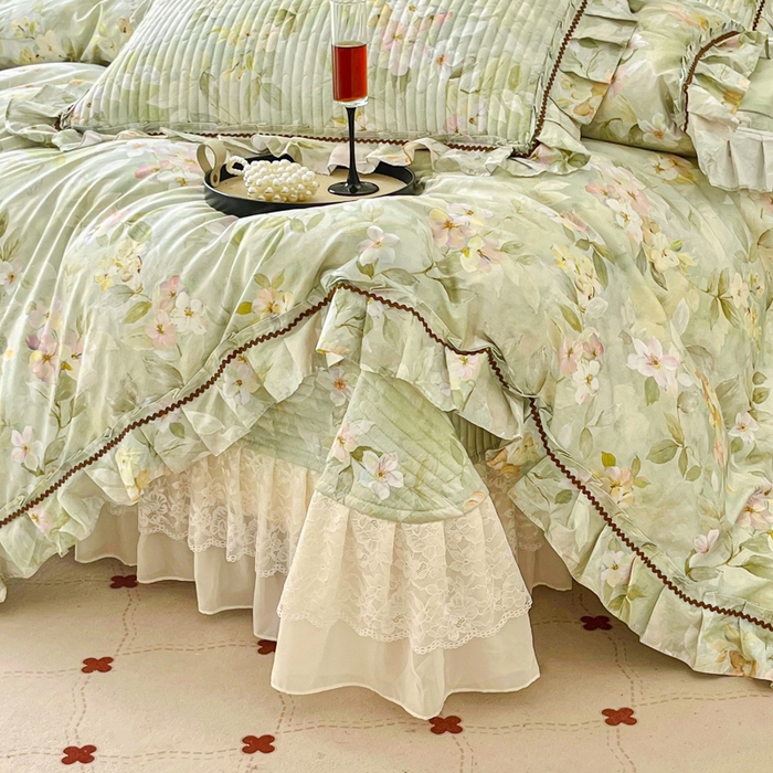 91家纺网 家纺一手货源 找家纺 胜权家纺 2025秋冬新款全棉法式13372数码印花夹棉床盖四件套系列 花海绿