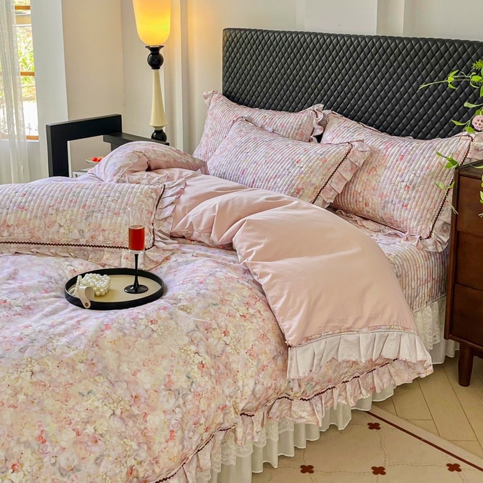 91家纺网 家纺一手货源 找家纺 胜权家纺 2025秋冬新款全棉法式13372数码印花夹棉床盖四件套系列 妙颜粉