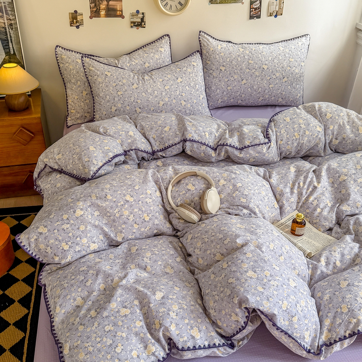 91家纺网 家纺一手货源 找家纺 晚爱家纺（原晚安家居） 2025新款云感双层纱贝壳边三角针工艺卡通小清新小碎花四件套 紫菊梗