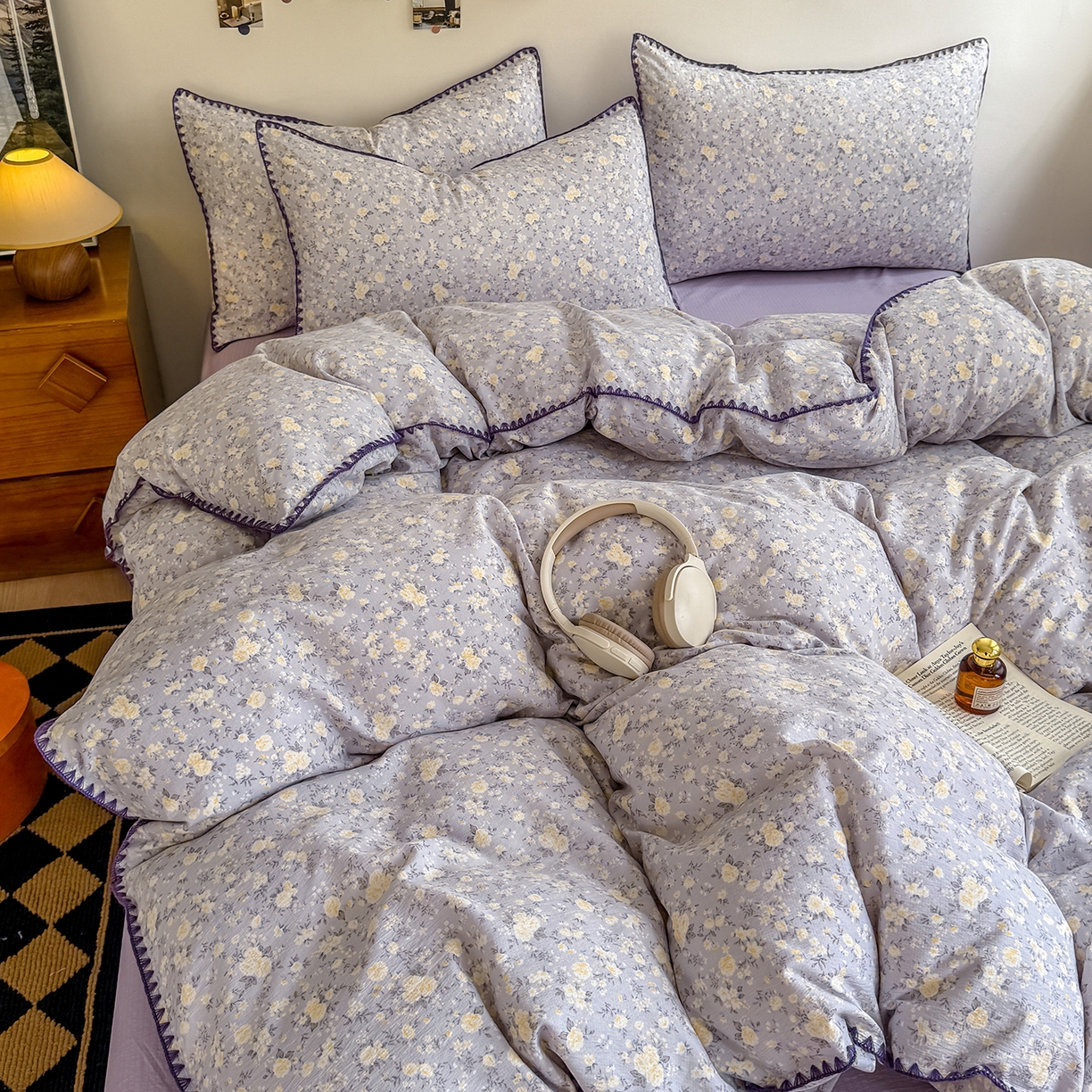 91家纺网 家纺一手货源 找家纺 晚爱家纺（原晚安家居） 2025新款云感双层纱贝壳边三角针工艺卡通小清新小碎花四件套 紫菊梗