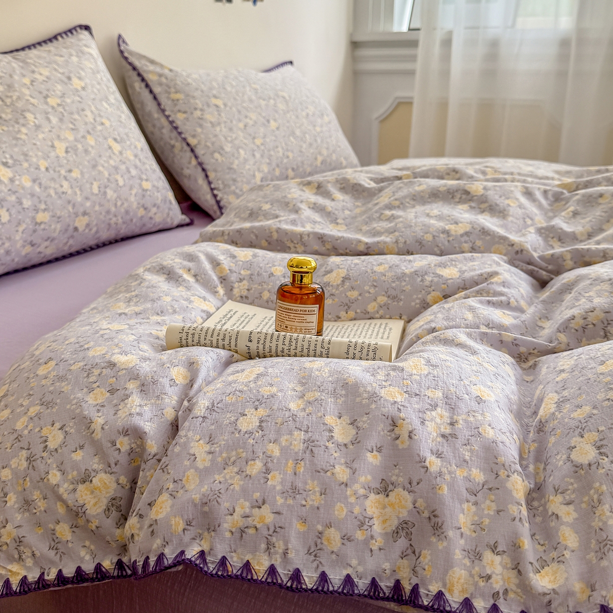 91家纺网 家纺一手货源 找家纺 晚爱家纺（原晚安家居） 2025新款云感双层纱贝壳边三角针工艺卡通小清新小碎花四件套 紫菊梗