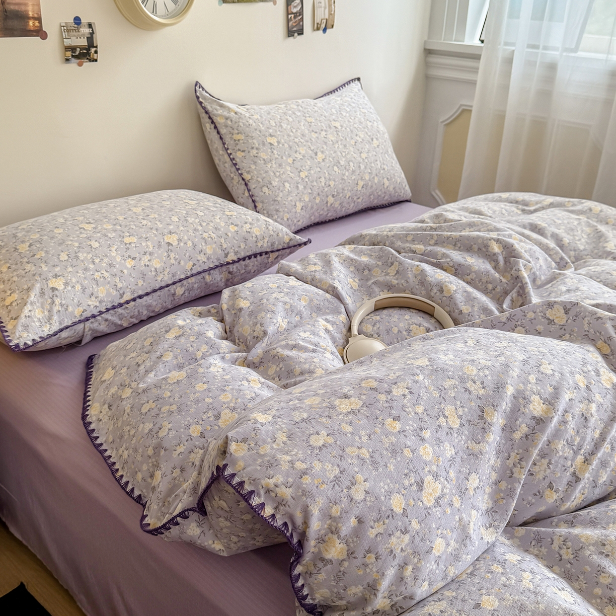 91家纺网 家纺一手货源 找家纺 晚爱家纺（原晚安家居） 2025新款云感双层纱贝壳边三角针工艺卡通小清新小碎花四件套 紫菊梗