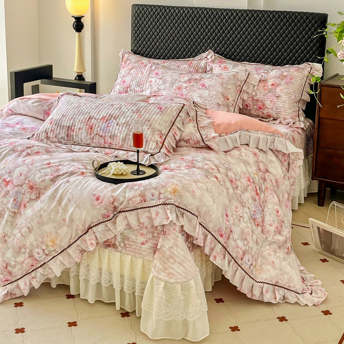 91家纺网 家纺一手货源 找家纺 胜权家纺 2025秋冬新款全棉法式13372数码印花夹棉床盖四件套系列 花非花粉