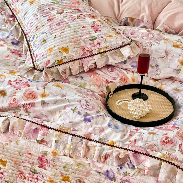 91家纺网 家纺一手货源 找家纺 胜权家纺 2025秋冬新款全棉法式13372数码印花夹棉床盖四件套系列 锦绣繁华粉