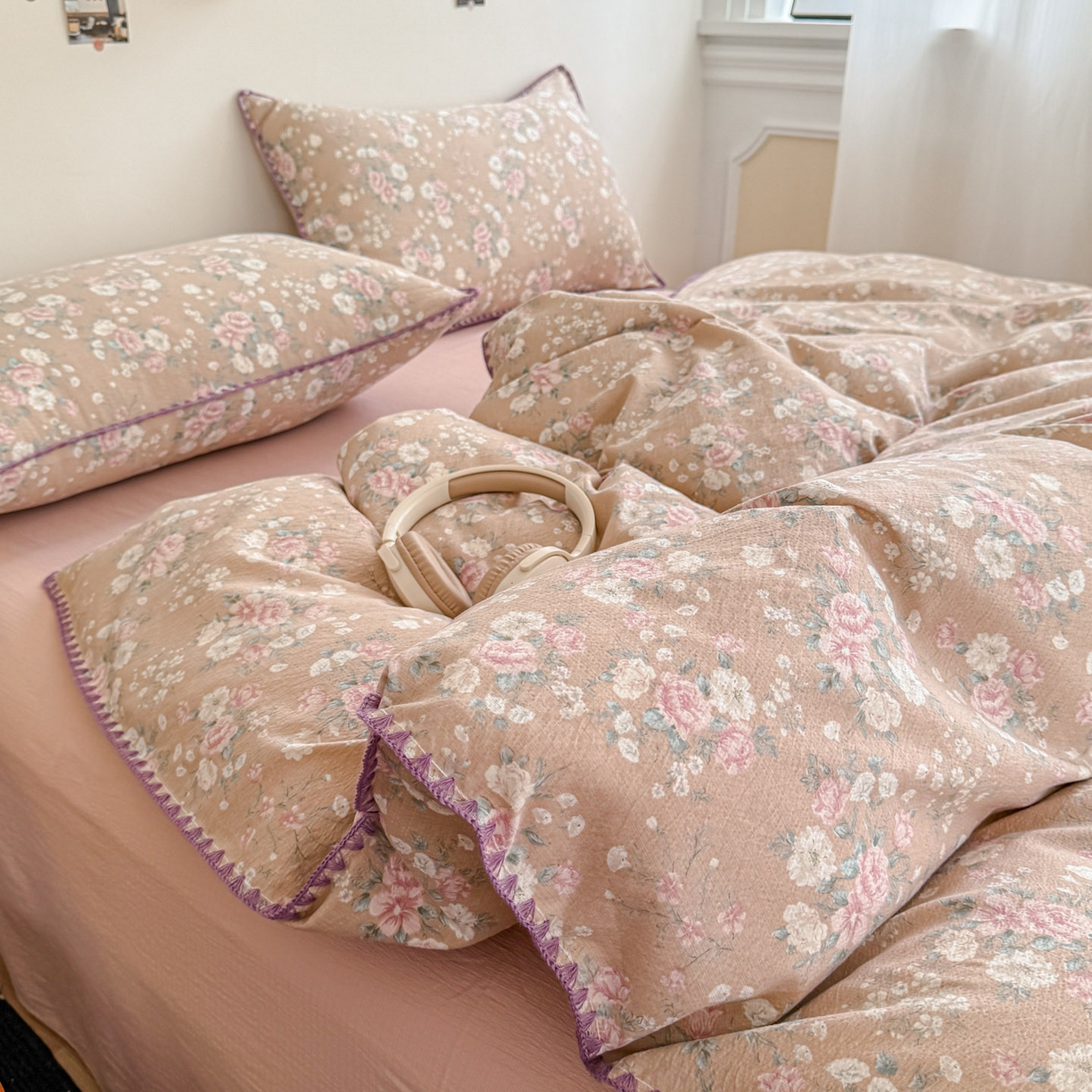 91家纺网 家纺一手货源 找家纺 晚爱家纺（原晚安家居） 2025新款云感双层纱贝壳边三角针工艺卡通小清新小碎花四件套 爱如星辰