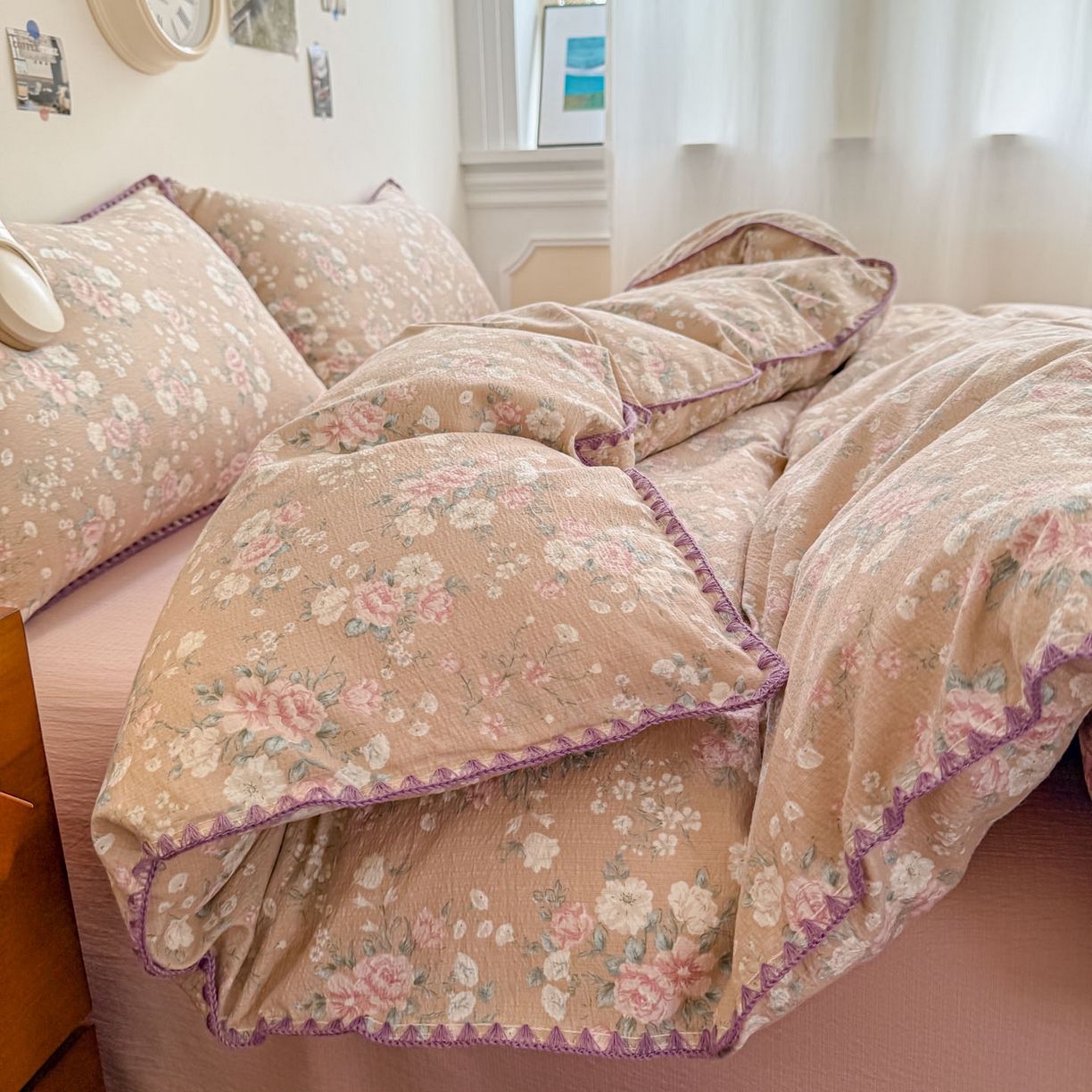 91家纺网 家纺一手货源 找家纺 晚爱家纺（原晚安家居） 2025新款云感双层纱贝壳边三角针工艺卡通小清新小碎花四件套 爱如星辰