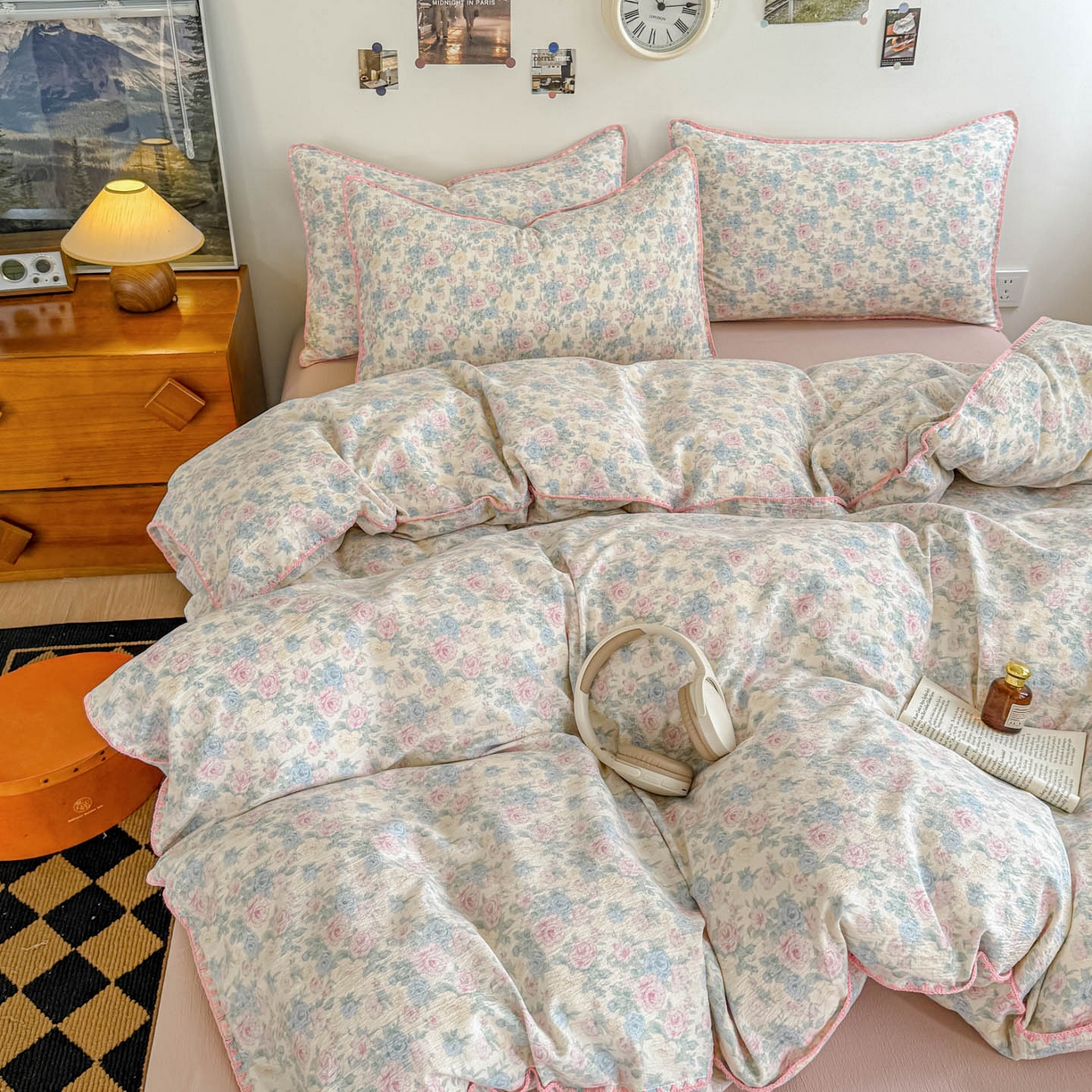 91家纺网 家纺一手货源 找家纺 晚爱家纺（原晚安家居） 2025新款云感双层纱贝壳边三角针工艺卡通小清新小碎花四件套 玫瑰情书