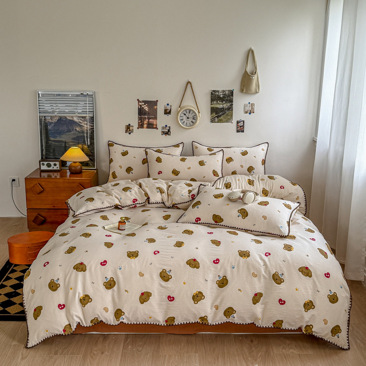 91家纺网 家纺一手货源 找家纺 晚爱家纺（原晚安家居） 2025新款云感双层纱贝壳边三角针工艺卡通小清新小碎花四件套 奇妙小熊