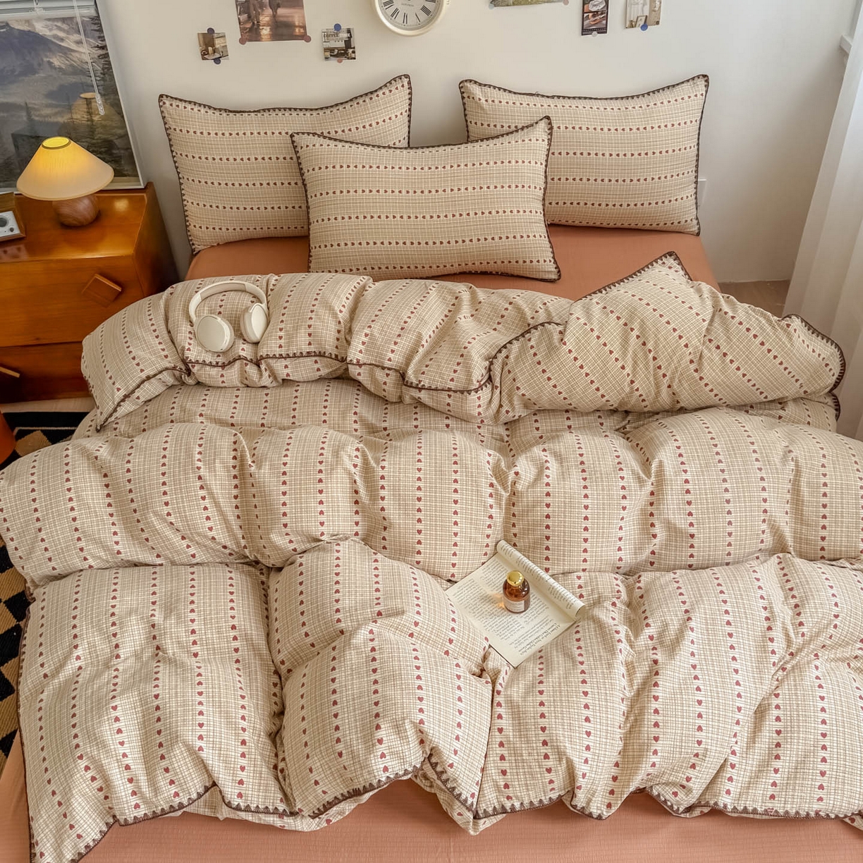 91家纺网 家纺一手货源 找家纺 晚爱家纺（原晚安家居） 2025新款云感双层纱贝壳边三角针工艺卡通小清新小碎花四件套 小爱心