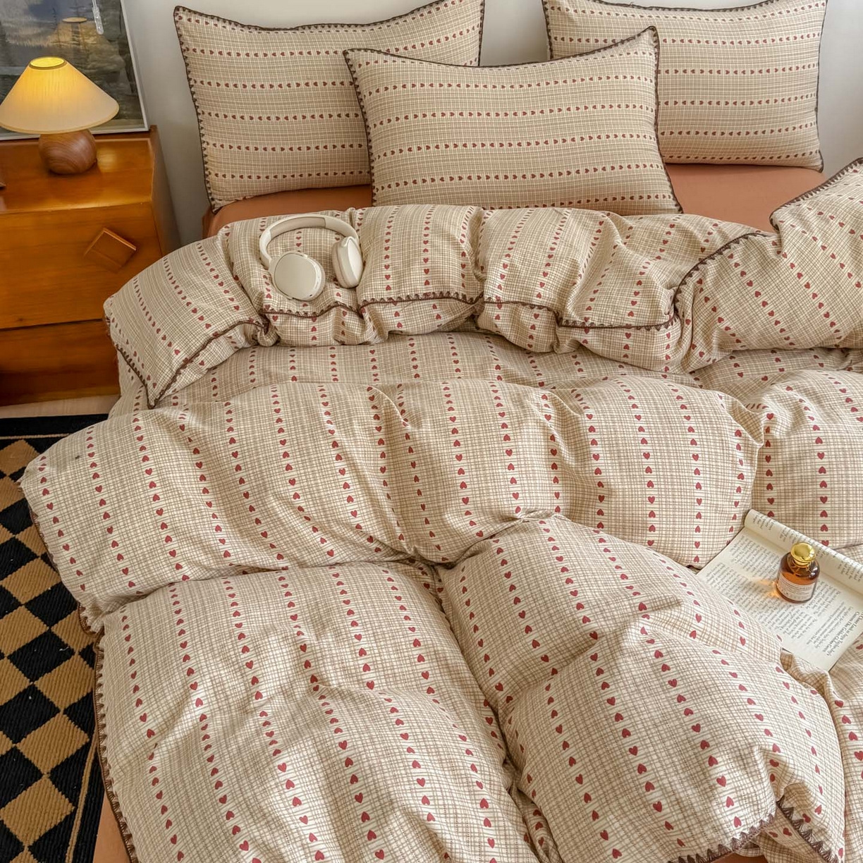 91家纺网 家纺一手货源 找家纺 晚爱家纺（原晚安家居） 2025新款云感双层纱贝壳边三角针工艺卡通小清新小碎花四件套 小爱心