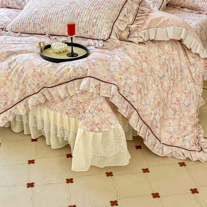 91家纺网 家纺一手货源 找家纺 胜权家纺 2025秋冬新款全棉法式13372数码印花夹棉床盖单品系列 妙颜粉