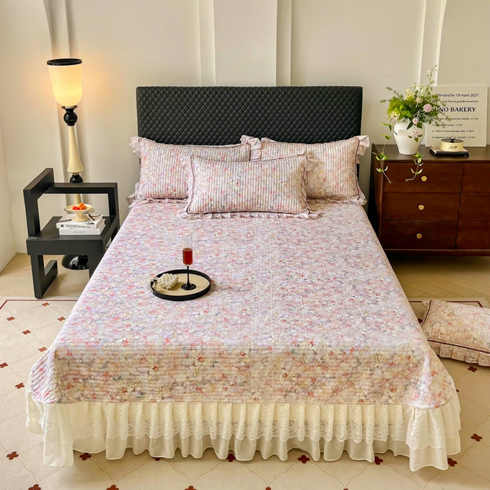 91家纺网 家纺一手货源 找家纺 胜权家纺 2025秋冬新款全棉法式13372数码印花夹棉床盖单品系列 妙颜粉