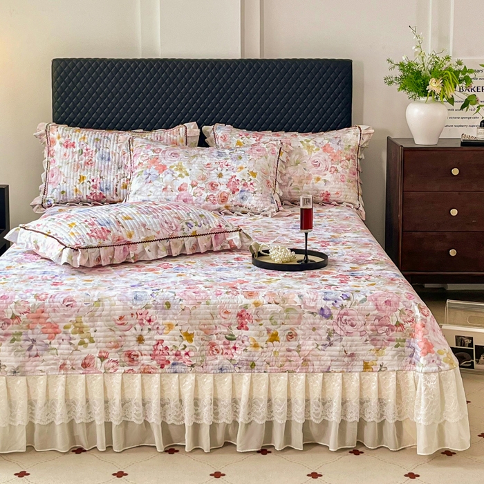 91家纺网 家纺一手货源 找家纺 胜权家纺 2025秋冬新款全棉法式13372数码印花夹棉床盖单品系列 锦绣繁华粉