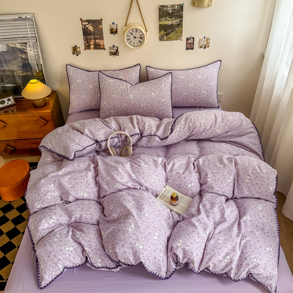 91家纺网 家纺一手货源 找家纺 晚爱家纺（原晚安家居） 2025新款云感双层纱贝壳边三角针工艺卡通小清新小碎花四件套 紫色小兔