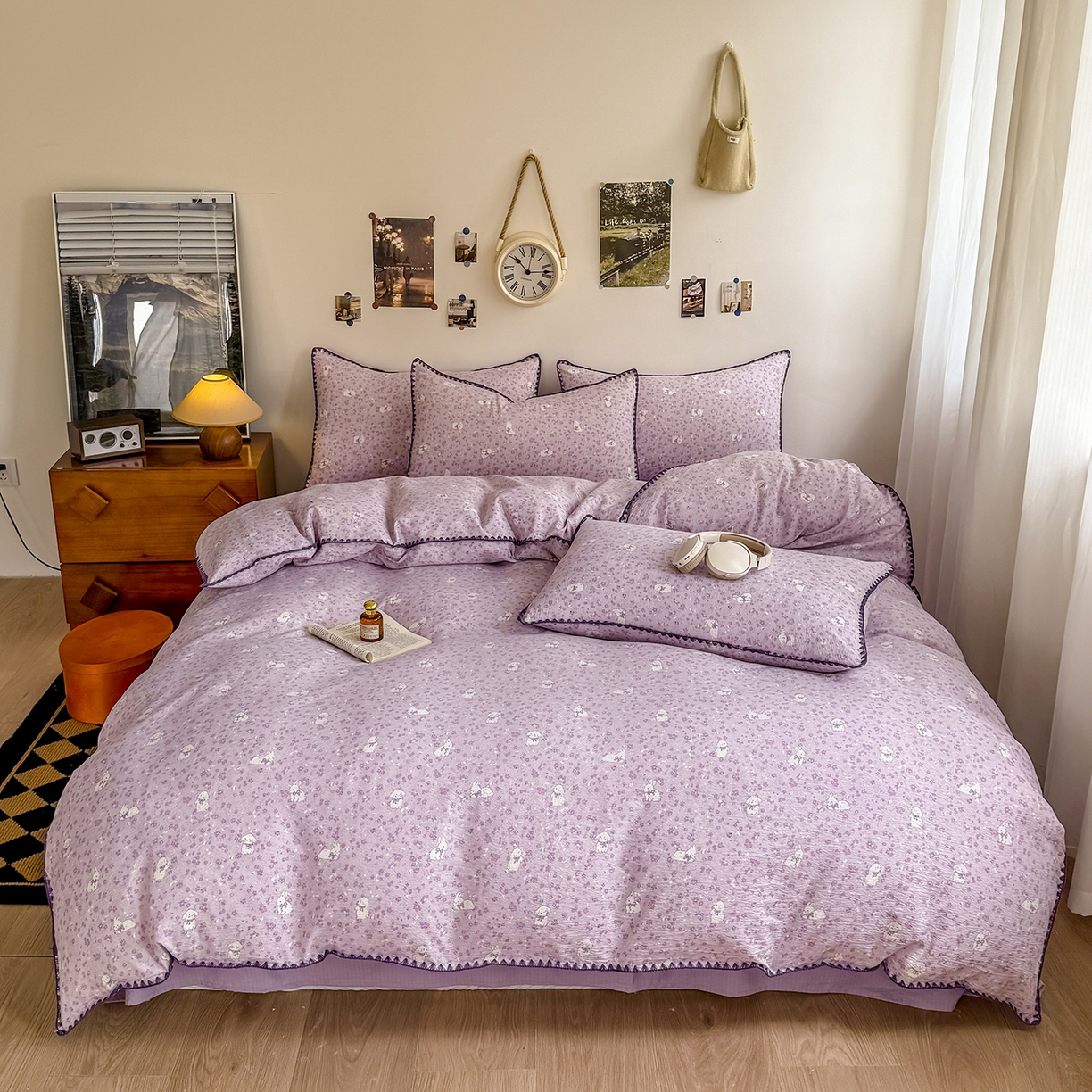 91家纺网 家纺一手货源 找家纺 晚爱家纺（原晚安家居） 2025新款云感双层纱贝壳边三角针工艺卡通小清新小碎花四件套 紫色小兔