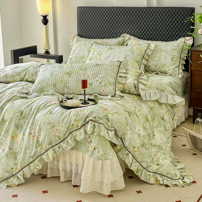 91家纺网 家纺一手货源 找家纺 胜权家纺 2025秋冬新款全棉法式13372数码印花夹棉床盖单品系列 花海绿