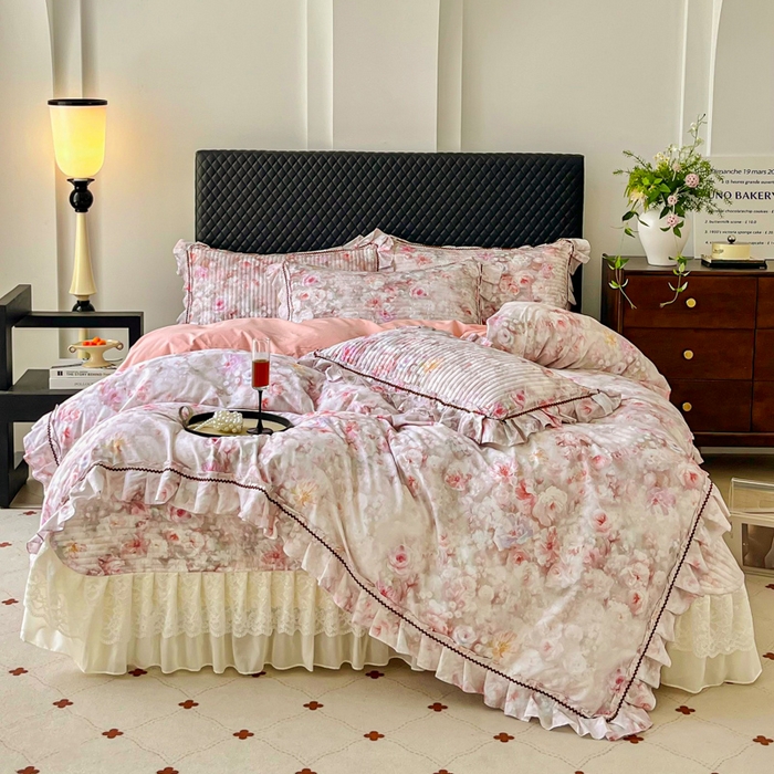 91家纺网 家纺一手货源 找家纺 胜权家纺 2025秋冬新款全棉法式13372数码印花夹棉床盖单品系列 花非花粉