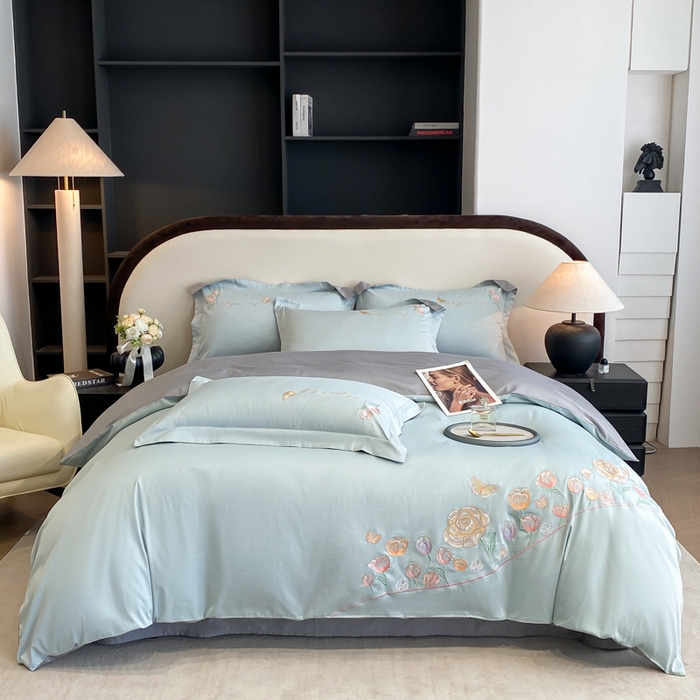 91家纺网 家纺一手货源 找家纺 桃园 新款纯棉全棉长绒棉刺绣绣花高端礼盒初暖系列四件套 飘蓝色