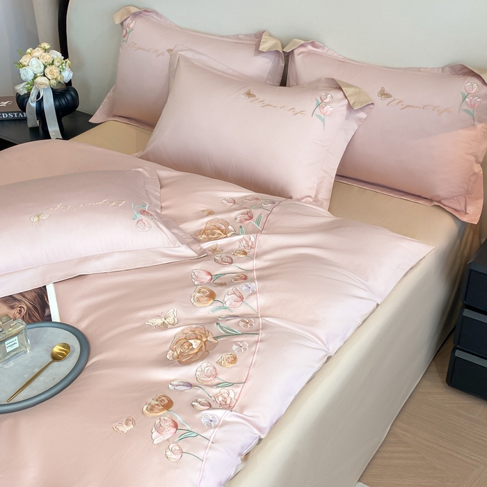 91家纺网 家纺一手货源 找家纺 桃园 新款纯棉全棉长绒棉刺绣绣花高端礼盒初暖系列四件套 轻奢粉