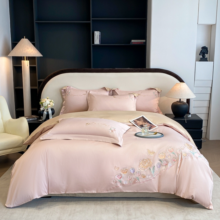 91家纺网 家纺一手货源 找家纺 桃园 新款纯棉全棉长绒棉刺绣绣花高端礼盒初暖系列四件套 轻奢粉