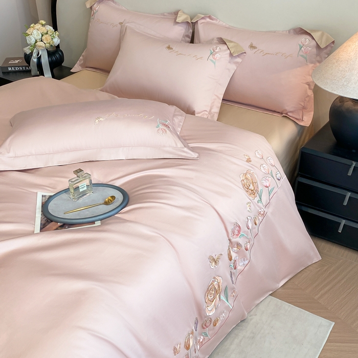 91家纺网 家纺一手货源 找家纺 桃园 新款纯棉全棉长绒棉刺绣绣花高端礼盒初暖系列四件套 轻奢粉