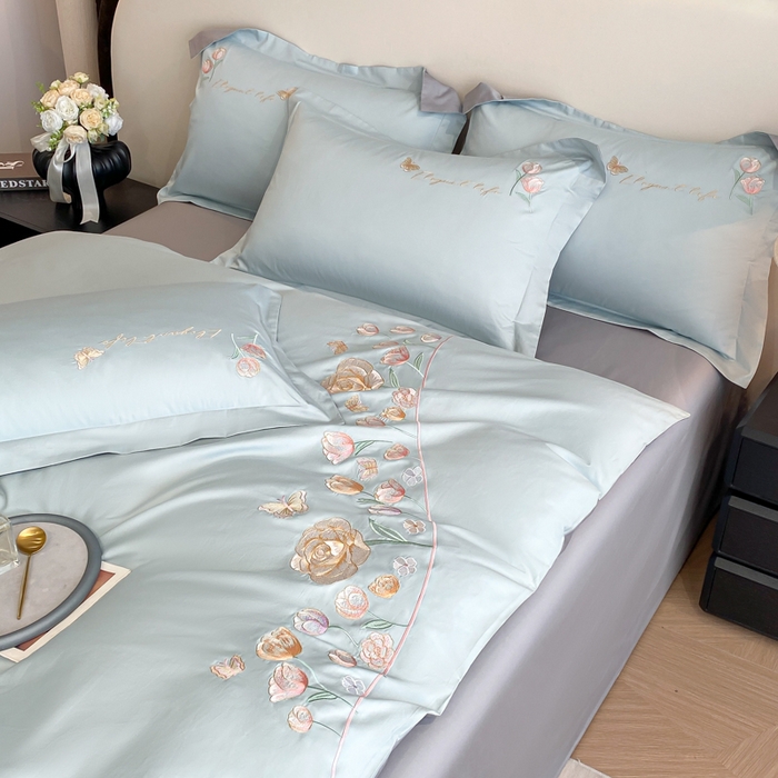 91家纺网 家纺一手货源 找家纺 桃园 新款纯棉全棉长绒棉刺绣绣花高端礼盒初暖系列四件套 飘蓝色