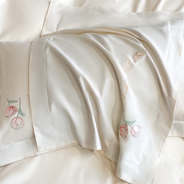 91家纺网 家纺一手货源 找家纺 桃园 新款纯棉全棉长绒棉刺绣绣花高端礼盒初暖系列四件套 白紫色