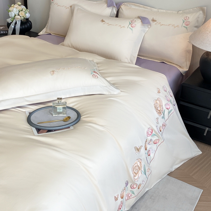 91家纺网 家纺一手货源 找家纺 桃园 新款纯棉全棉长绒棉刺绣绣花高端礼盒初暖系列四件套 白紫色