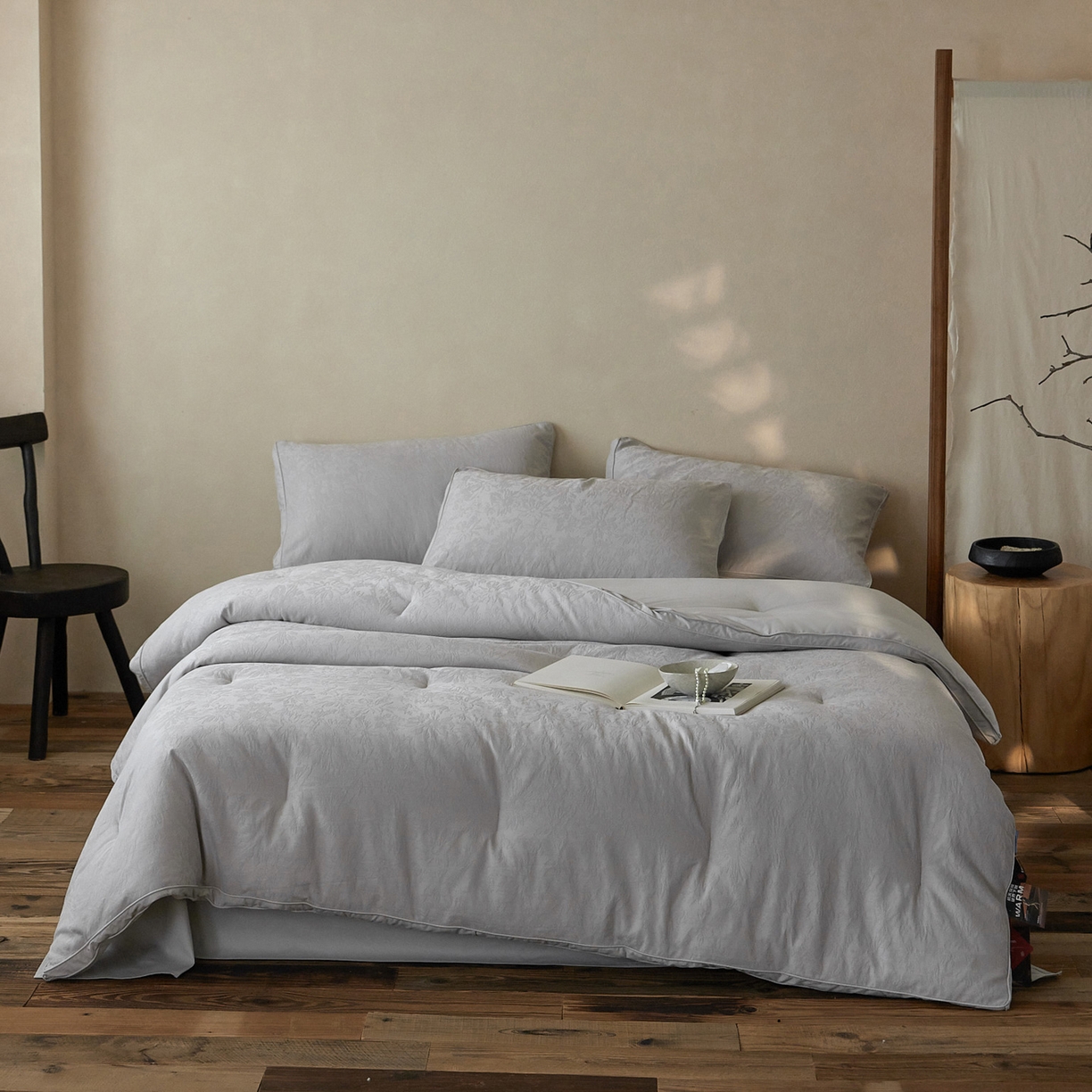 91家纺网 家纺一手货源 找家纺 一加一 2025新款全棉提花航天恒温抗菌被子被芯 梵花(银灰)