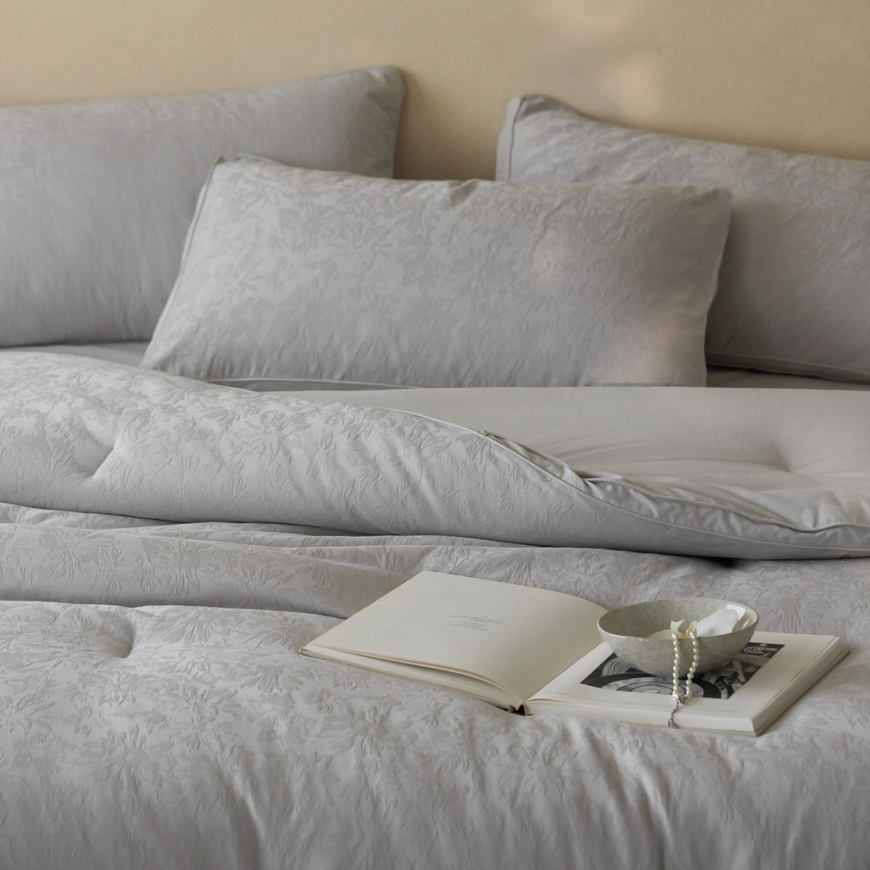 91家纺网 家纺一手货源 找家纺 一加一 2025新款全棉提花航天恒温抗菌被子被芯 梵花(银灰)