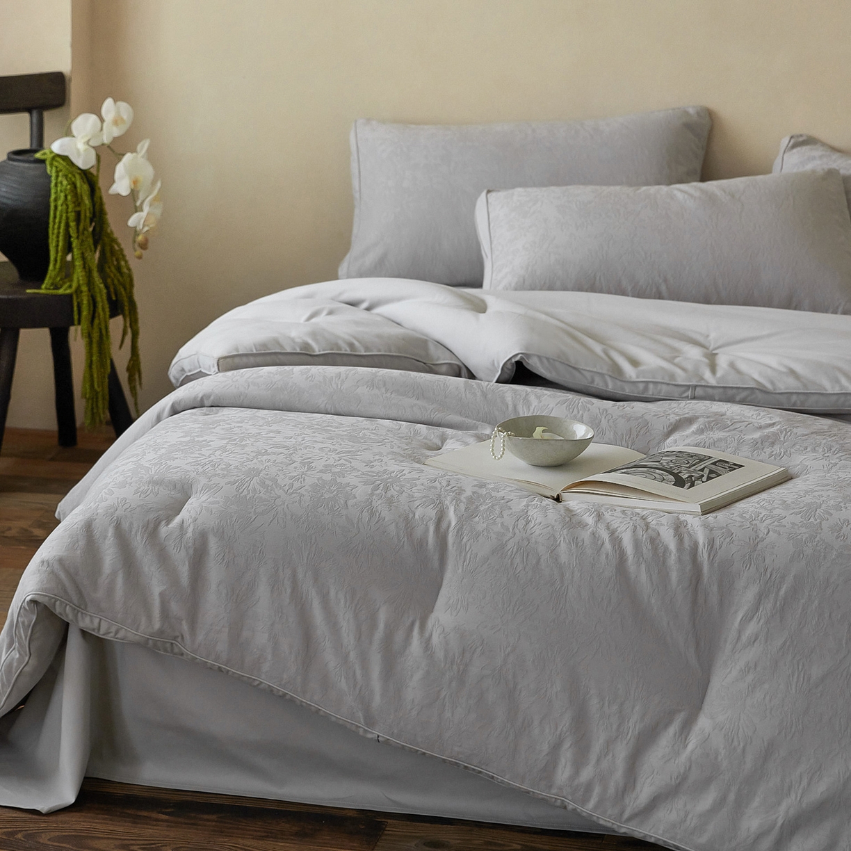 91家纺网 家纺一手货源 找家纺 一加一 2025新款全棉提花航天恒温抗菌被子被芯 梵花(银灰)