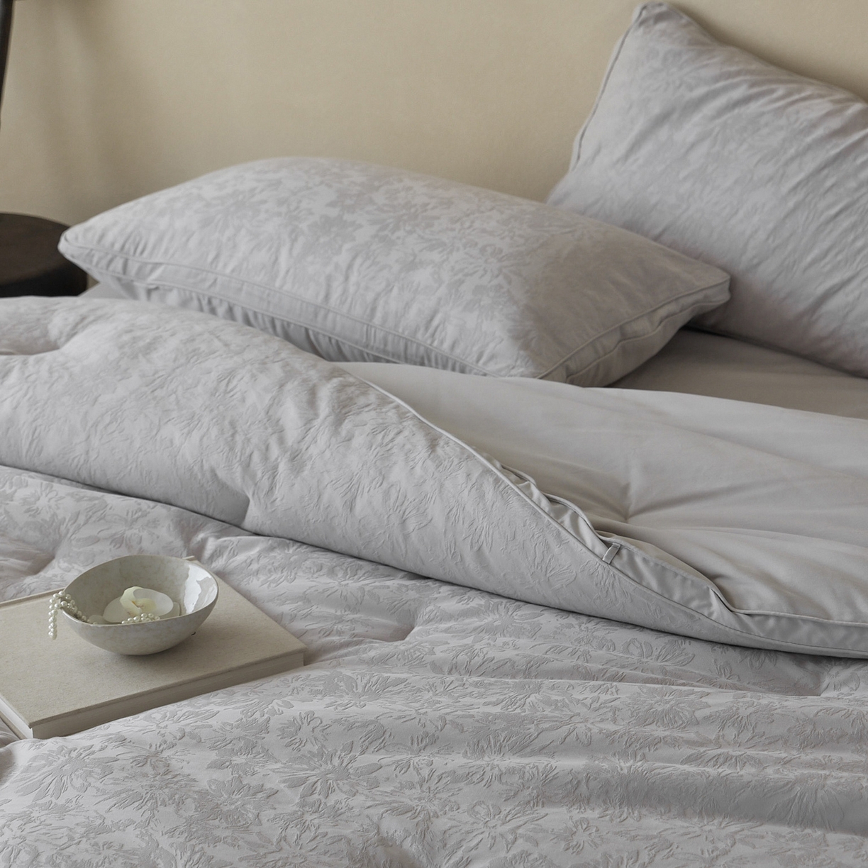 91家纺网 家纺一手货源 找家纺 一加一 2025新款全棉提花航天恒温抗菌被子被芯 梵花(银灰)