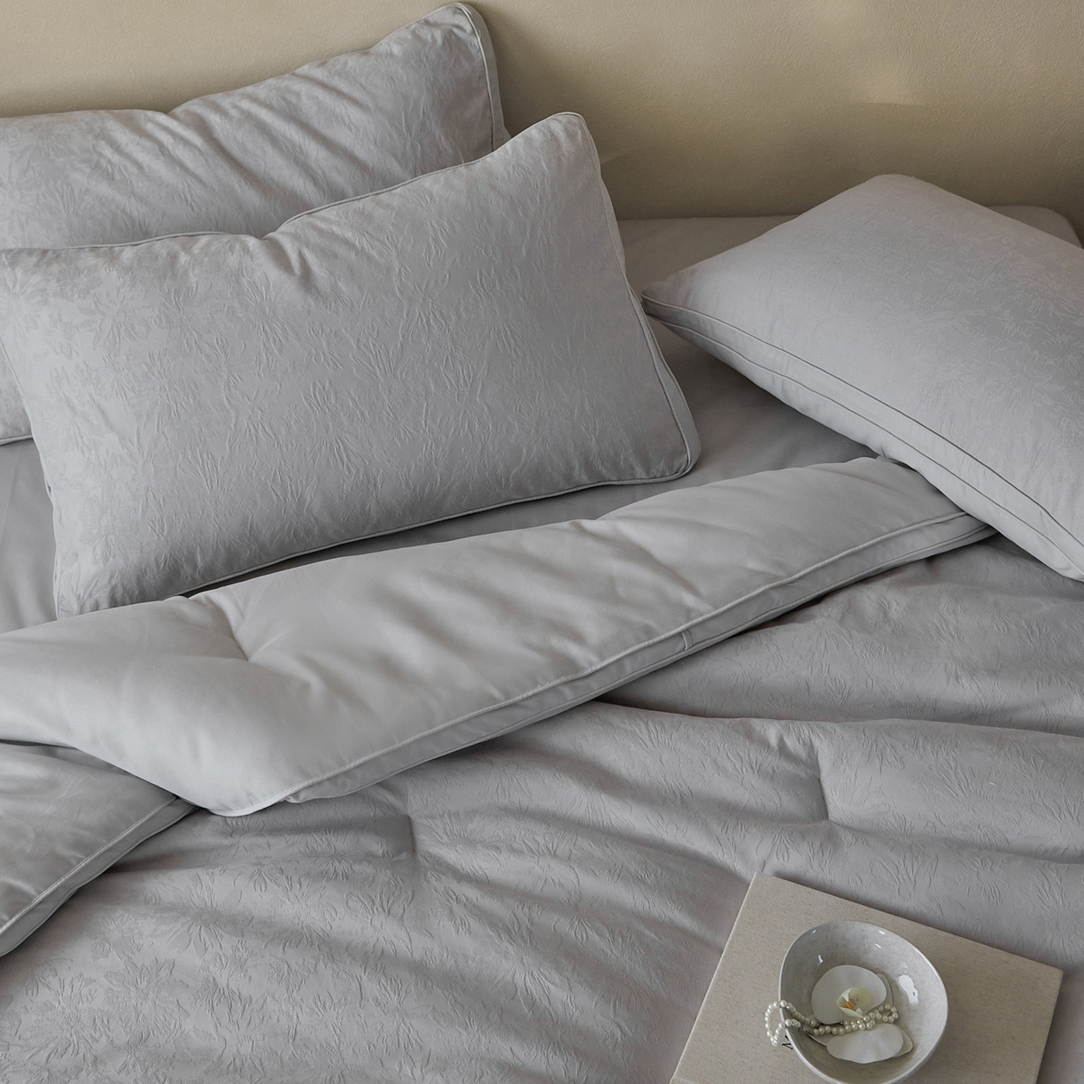 91家纺网 家纺一手货源 找家纺 一加一 2025新款全棉提花航天恒温抗菌被子被芯 梵花(银灰)