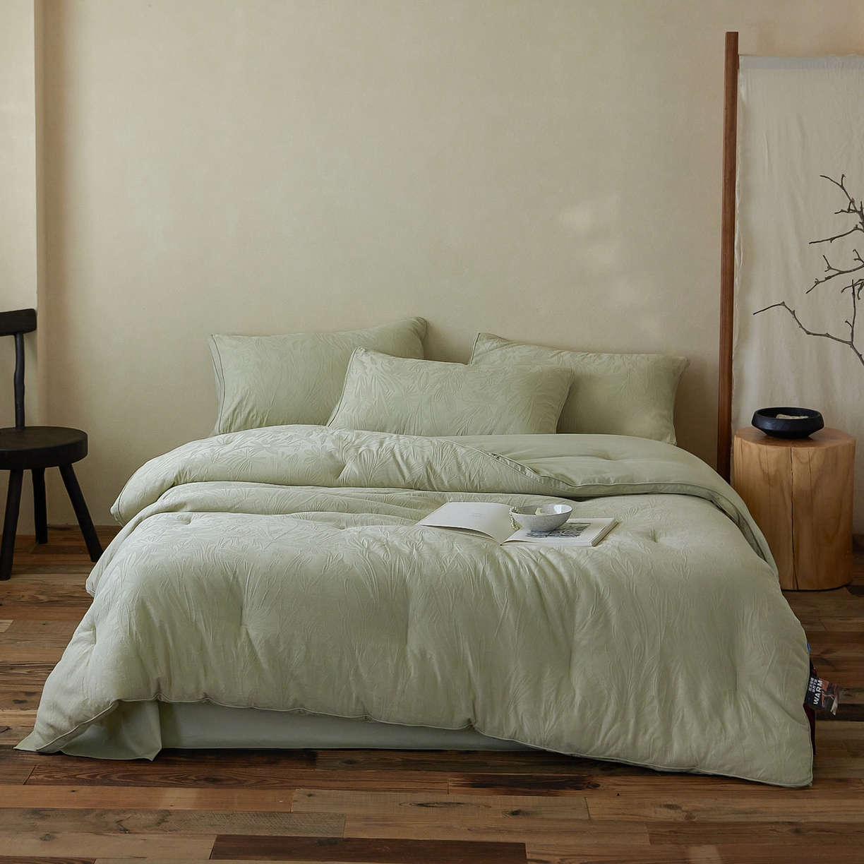 91家纺网 家纺一手货源 找家纺 一加一 2025新款全棉提花航天恒温抗菌被子被芯 秘境(绿)