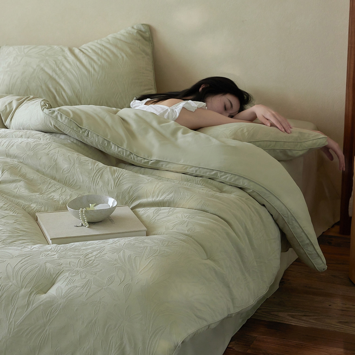 91家纺网 家纺一手货源 找家纺 一加一 2025新款全棉提花航天恒温抗菌被子被芯 秘境(绿)