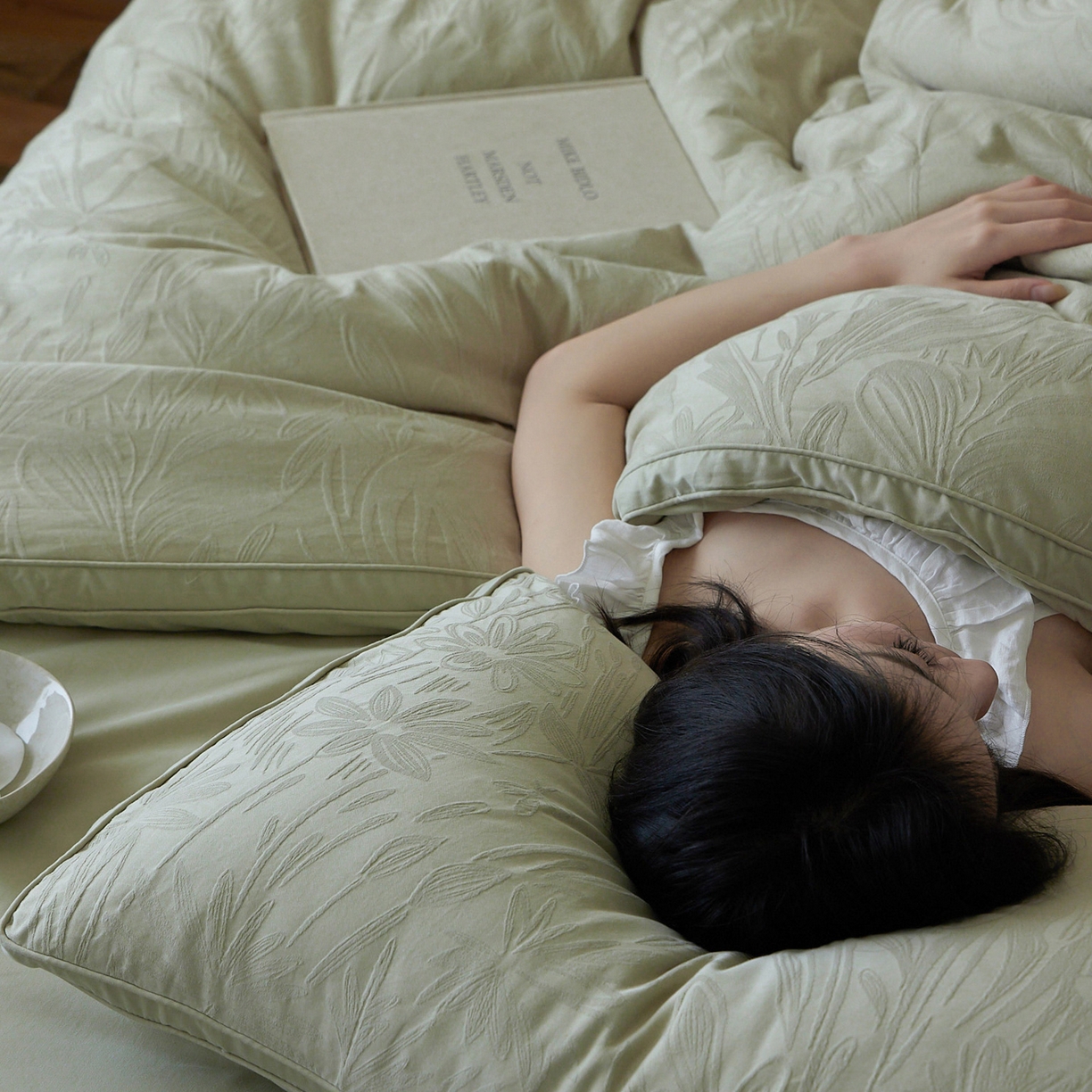 91家纺网 家纺一手货源 找家纺 一加一 2025新款全棉提花航天恒温抗菌被子被芯 秘境(绿)