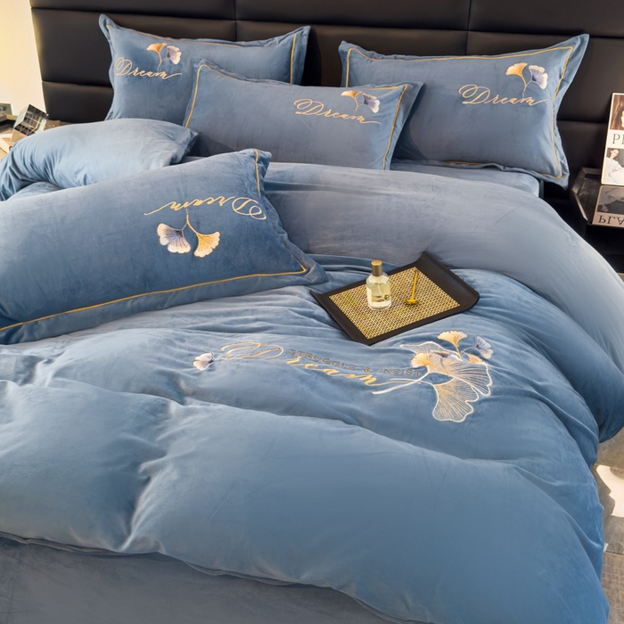 91家纺网 家纺一手货源 找家纺 U品汇 2025新款7斤高克重牛奶绒刺绣花四件套床裙款法莱绒金貂珊瑚绒水晶绒不掉毛 银杏叶-星辰兰