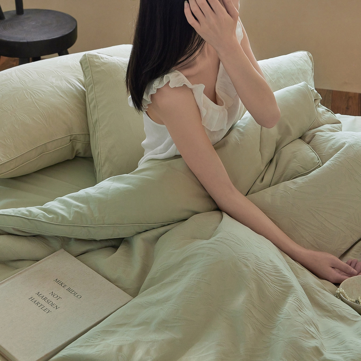 91家纺网 家纺一手货源 找家纺 一加一 2025新款全棉提花航天恒温抗菌被子被芯 秘境(绿)