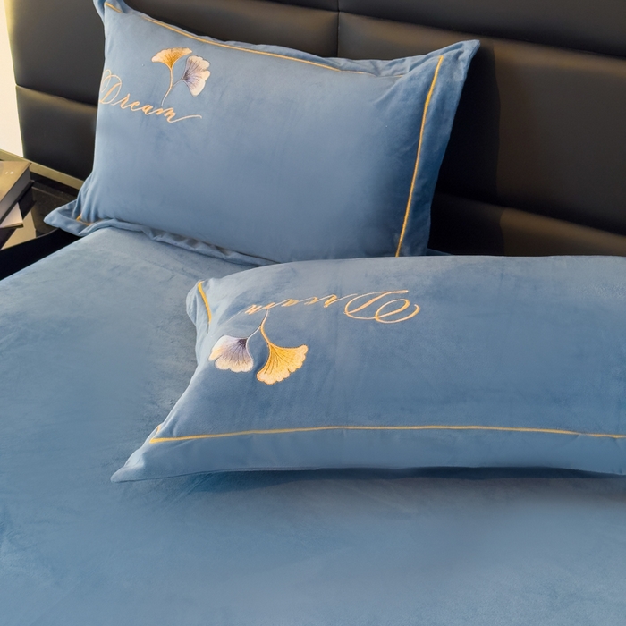 91家纺网 家纺一手货源 找家纺 U品汇 2025新款7斤高克重牛奶绒刺绣花四件套床裙款法莱绒金貂珊瑚绒水晶绒不掉毛 银杏叶-星辰兰