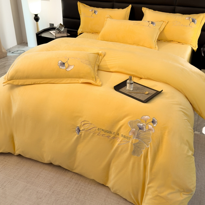 91家纺网 家纺一手货源 找家纺 U品汇 2025新款7斤高克重牛奶绒刺绣花四件套床裙款法莱绒金貂珊瑚绒水晶绒不掉毛 银杏叶-柠檬黄