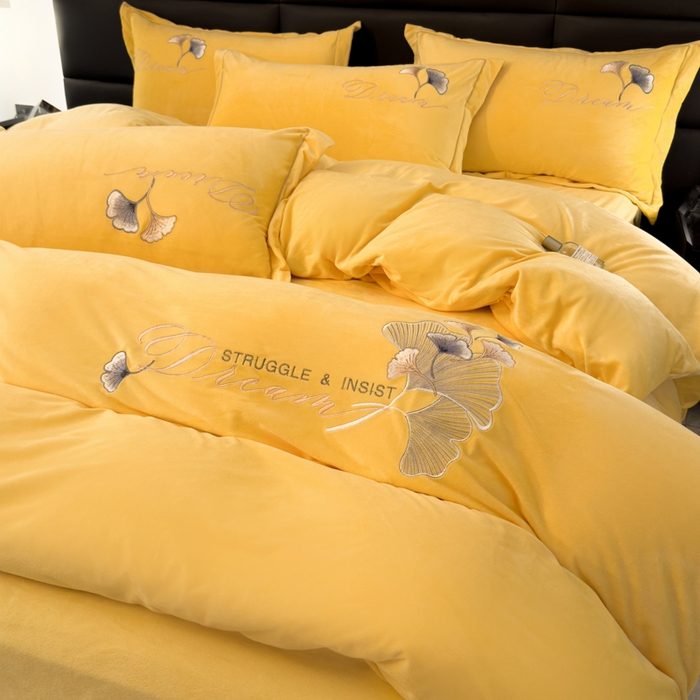 91家纺网 家纺一手货源 找家纺 U品汇 2025新款7斤高克重牛奶绒刺绣花四件套床裙款法莱绒金貂珊瑚绒水晶绒不掉毛 银杏叶-柠檬黄