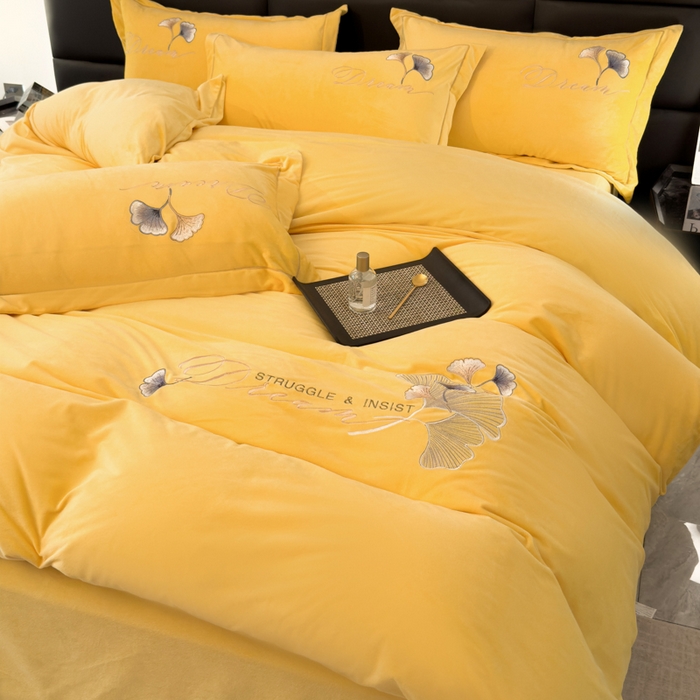 91家纺网 家纺一手货源 找家纺 U品汇 2025新款7斤高克重牛奶绒刺绣花四件套床裙款法莱绒金貂珊瑚绒水晶绒不掉毛 银杏叶-柠檬黄