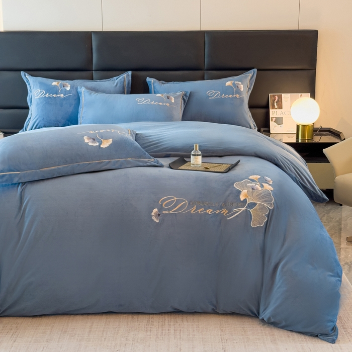 91家纺网 家纺一手货源 找家纺 U品汇 2025新款7斤高克重牛奶绒刺绣花四件套床裙款法莱绒金貂珊瑚绒水晶绒不掉毛 银杏叶-星辰兰