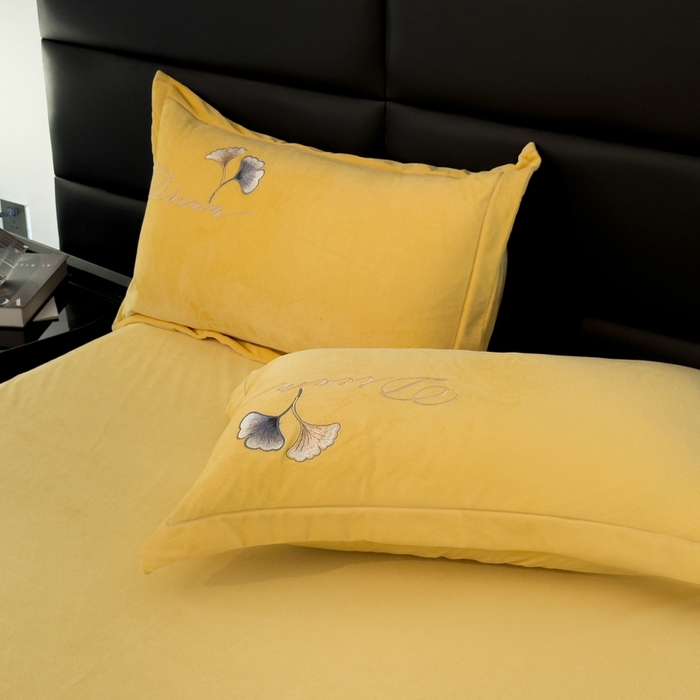 91家纺网 家纺一手货源 找家纺 U品汇 2025新款7斤高克重牛奶绒刺绣花四件套床裙款法莱绒金貂珊瑚绒水晶绒不掉毛 银杏叶-柠檬黄