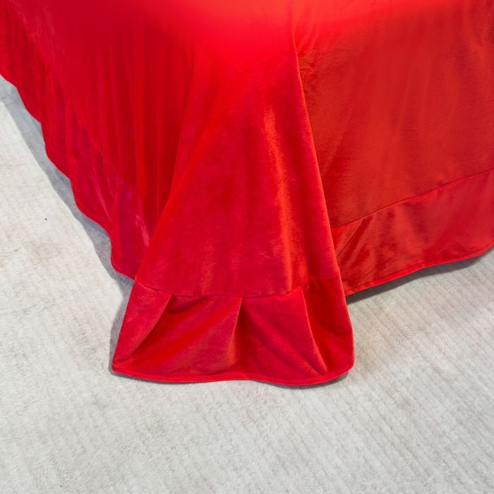 91家纺网 家纺一手货源 找家纺 U品汇 2025新款7斤高克重牛奶绒刺绣花四件套床裙款法莱绒金貂珊瑚绒水晶绒不掉毛 花韵-大红