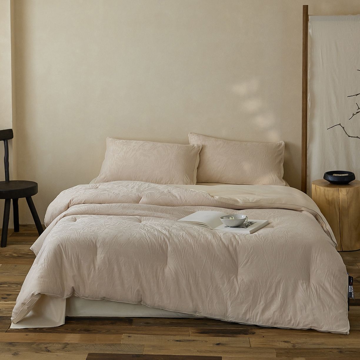 91家纺网 家纺一手货源 找家纺 一加一 2025新款全棉提花航天恒温抗菌被子被芯 秘境(米杏)